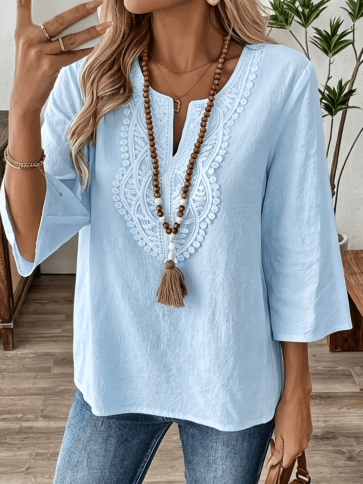 Agnete | Dame Bluse Med V-Hals Og Blonde Detaljer