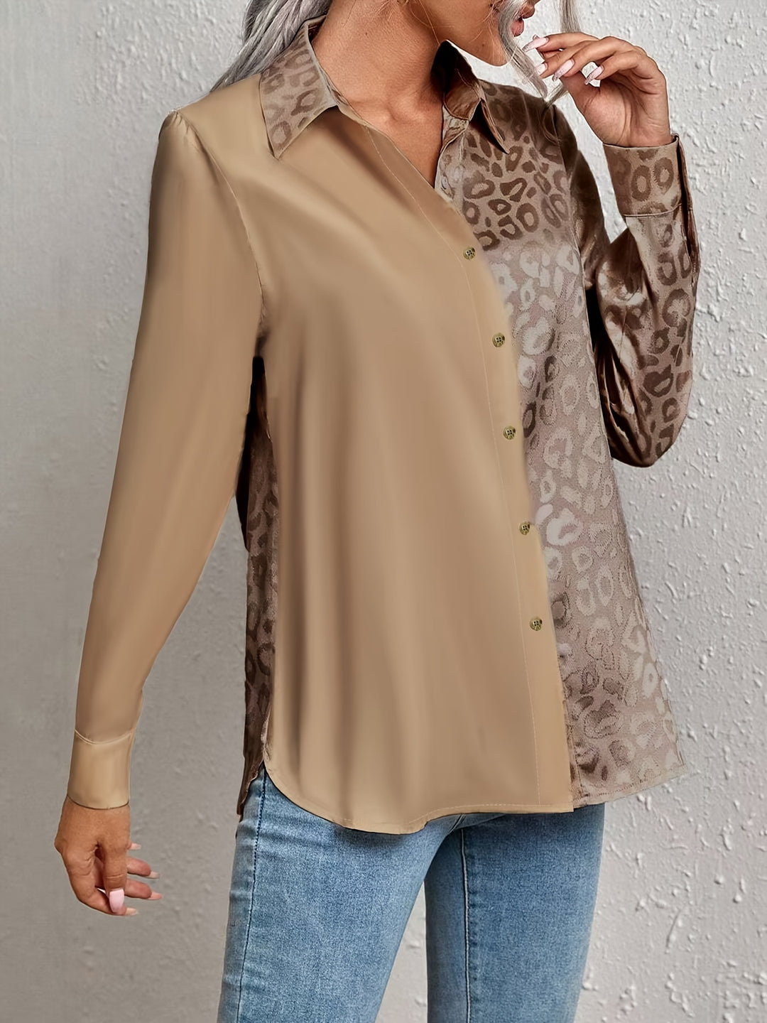 Astrid | Dame Satinbluse Med Lange Ærmer Og Leopardprint