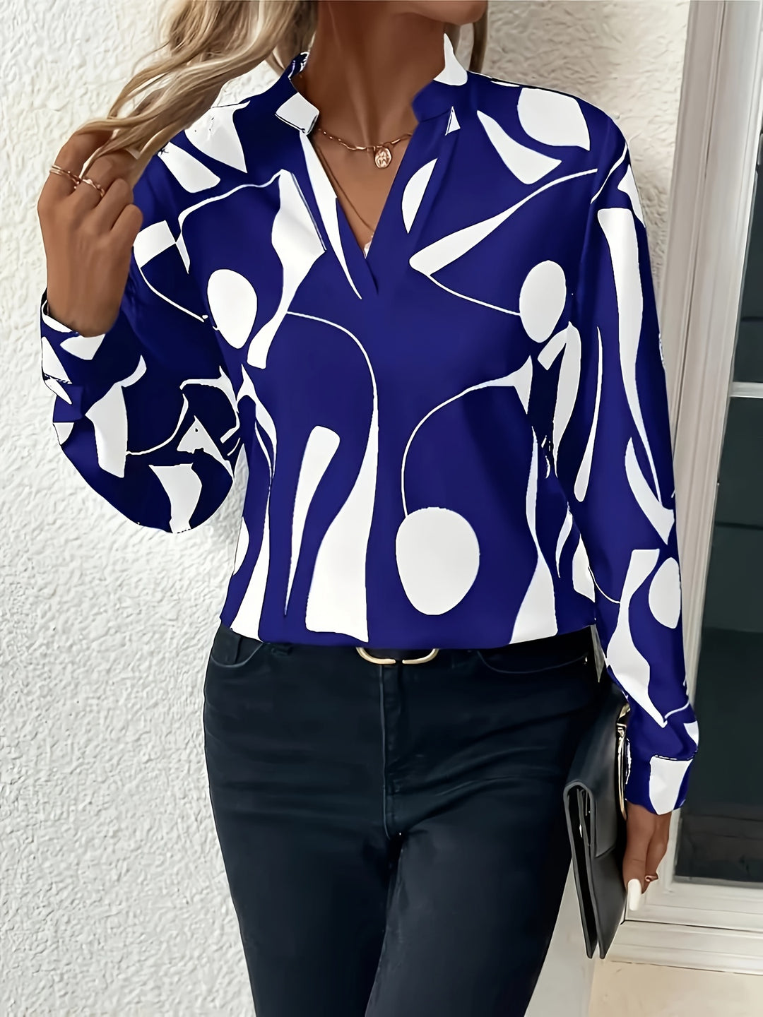 Lise | Dame Bluse Med V-Hals Og Grafisk Print