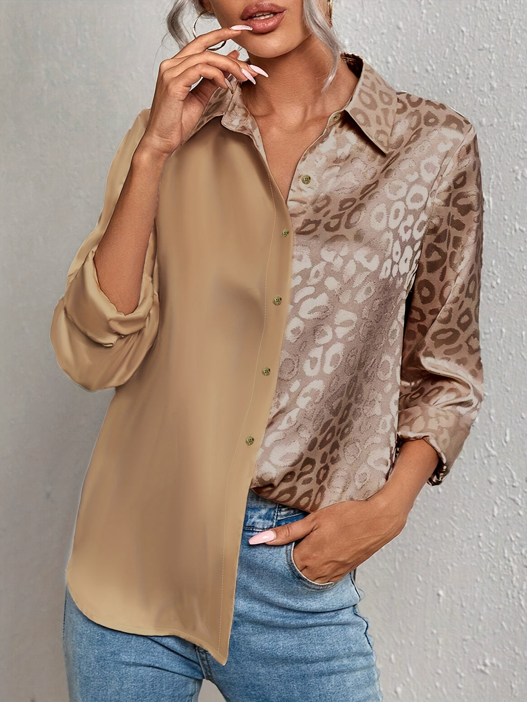 Astrid | Dame Satinbluse Med Lange Ærmer Og Leopardprint
