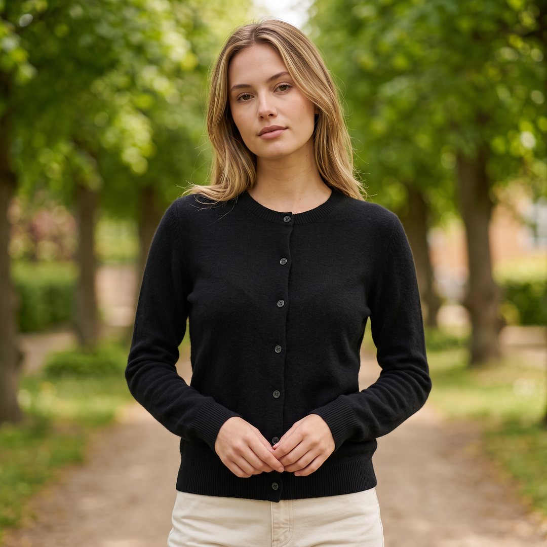 Ella | Dame Strikket Cardigan Med Rund Hals Og Knaplukning
