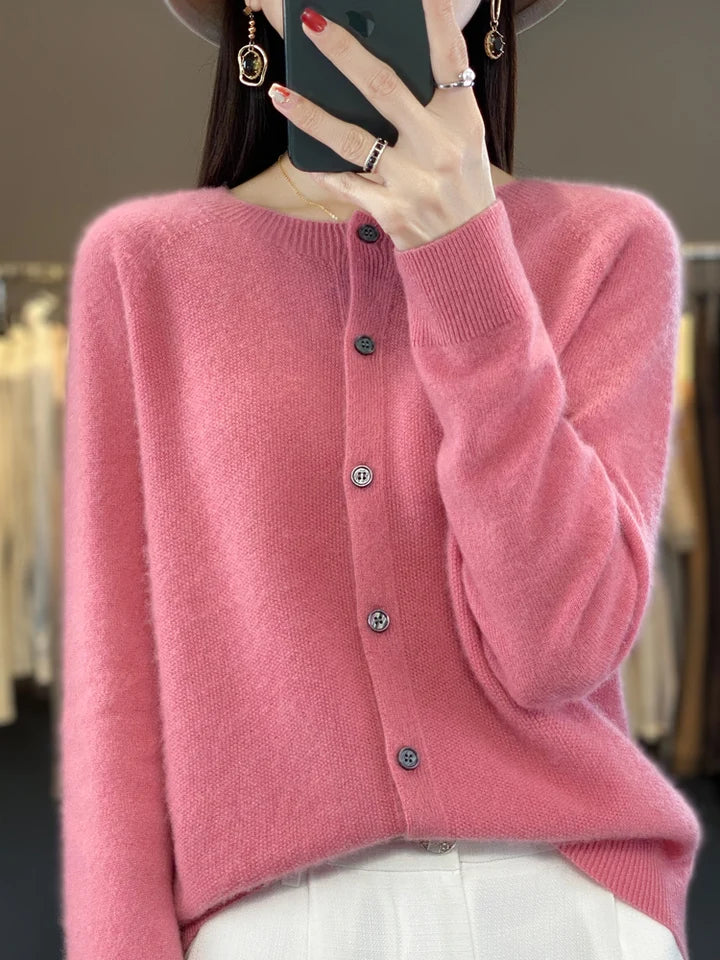 Helle | Dame Cardigan Med Rund Hals Og Knaplukning