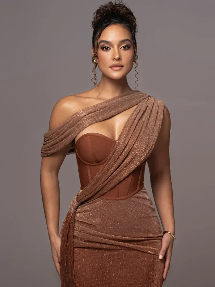 Selma | Dame One Shoulder Aftenkjole med Metallic Finish