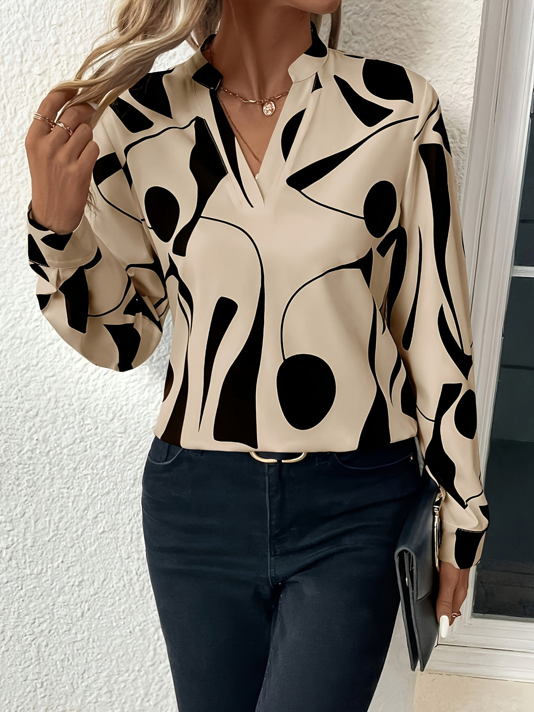 Lise | Dame Bluse Med V-Hals Og Grafisk Print