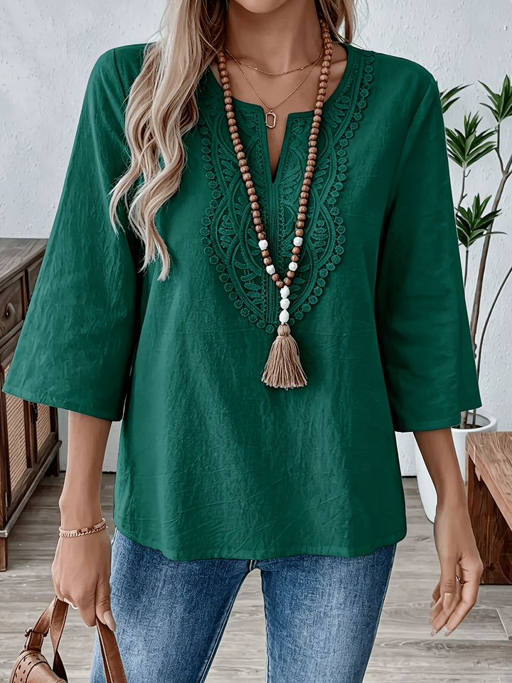Agnete | Dame Bluse Med V-Hals Og Blonde Detaljer