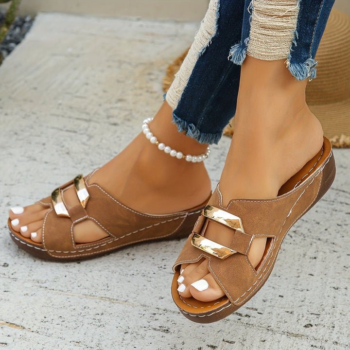 Birthe | Dame Ortopædiske Sandaler Med Slip-On Og Metalliske Detaljer