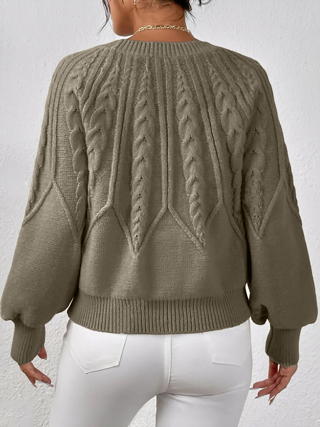 Kirsten | Dame Cable-Knit Sweater Med V-Hals Og Ballonærmer
