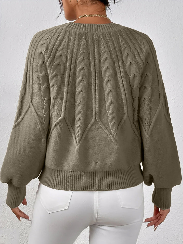 Kirsten | Dame Cable-Knit Sweater Med V-Hals Og Ballonærmer