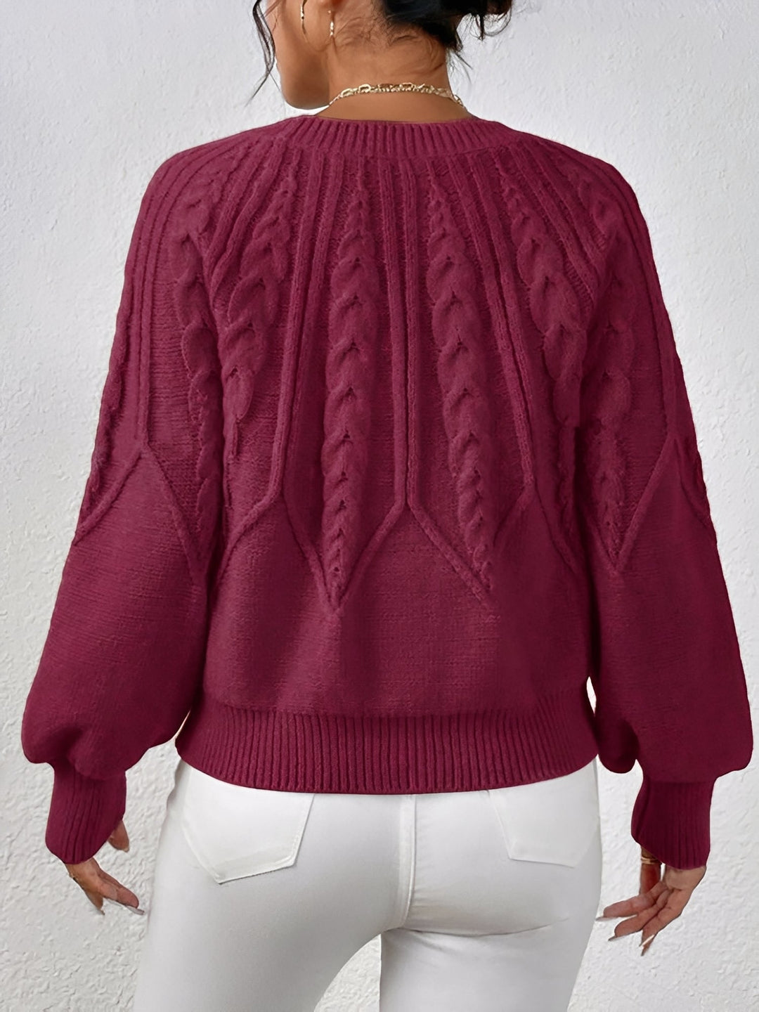 Kirsten | Dame Cable-Knit Sweater Med V-Hals Og Ballonærmer